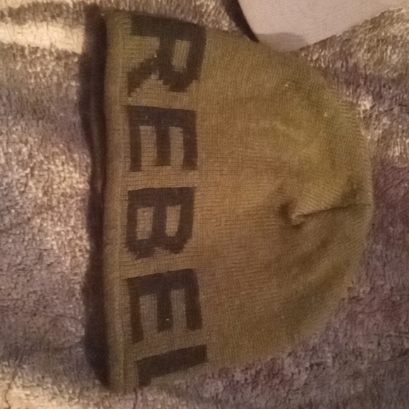 3 different toques - Picture 2 of 6